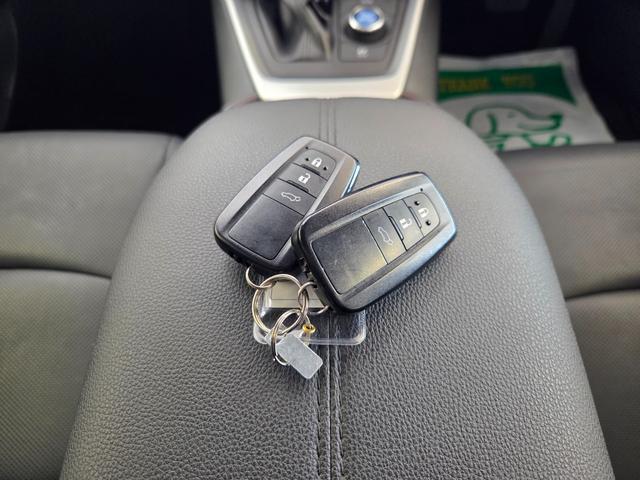 ＲＡＶ４ ハイブリッドＧ　新車保証継承　１オーナー　純正メモリナビ　前後４方センサー　全方位カメラ　レーダークルーズ　フルセグ　Ｂｌｕｅｔｏｏｔｈ　電動バックドア　黒レザーシート　前後ドラレコ　ＡＣ１００Ｖ　純正１８ＡＷ（7枚目）