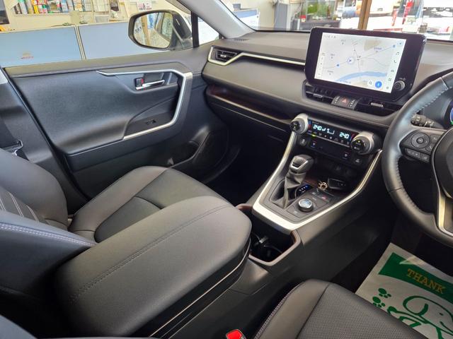 ＲＡＶ４ ハイブリッドＧ　新車保証継承　１オーナー　純正メモリナビ　前後４方センサー　全方位カメラ　レーダークルーズ　フルセグ　Ｂｌｕｅｔｏｏｔｈ　電動バックドア　黒レザーシート　前後ドラレコ　ＡＣ１００Ｖ　純正１８ＡＷ（12枚目）