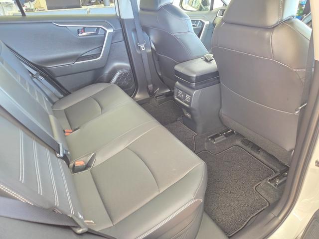 ＲＡＶ４ ハイブリッドＧ　新車保証継承　１オーナー　純正メモリナビ　前後４方センサー　全方位カメラ　レーダークルーズ　フルセグ　Ｂｌｕｅｔｏｏｔｈ　電動バックドア　黒レザーシート　前後ドラレコ　ＡＣ１００Ｖ　純正１８ＡＷ（23枚目）