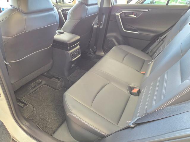 ＲＡＶ４ ハイブリッドＧ　新車保証継承　１オーナー　純正メモリナビ　前後４方センサー　全方位カメラ　レーダークルーズ　フルセグ　Ｂｌｕｅｔｏｏｔｈ　電動バックドア　黒レザーシート　前後ドラレコ　ＡＣ１００Ｖ　純正１８ＡＷ（25枚目）