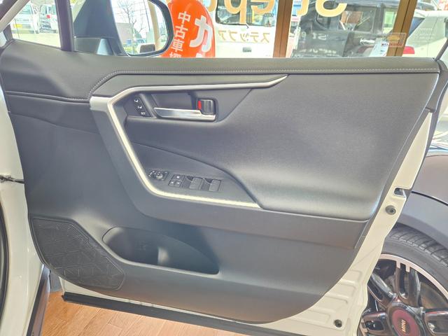 ＲＡＶ４ ハイブリッドＧ　新車保証継承　１オーナー　純正メモリナビ　前後４方センサー　全方位カメラ　レーダークルーズ　フルセグ　Ｂｌｕｅｔｏｏｔｈ　電動バックドア　黒レザーシート　前後ドラレコ　ＡＣ１００Ｖ　純正１８ＡＷ（31枚目）