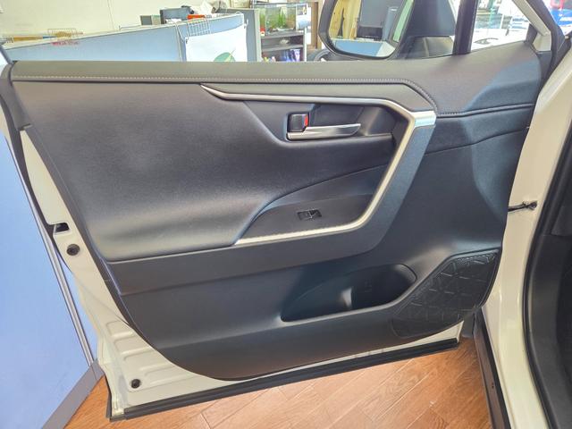 ＲＡＶ４ ハイブリッドＧ　新車保証継承　１オーナー　純正メモリナビ　前後４方センサー　全方位カメラ　レーダークルーズ　フルセグ　Ｂｌｕｅｔｏｏｔｈ　電動バックドア　黒レザーシート　前後ドラレコ　ＡＣ１００Ｖ　純正１８ＡＷ（32枚目）