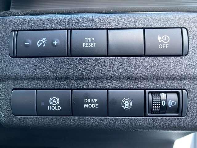 サクラ Ｘ　アラウンドヴューモニター　運転席エアバック　ＡＡＣ　ＬＥＤヘッドランプ　スマートキー　禁煙車　ドラレコ　キーレスエントリー　ワンオーナー　バックモニター　パワーステアリング　アルミホイール　ＡＢＳ（7枚目）