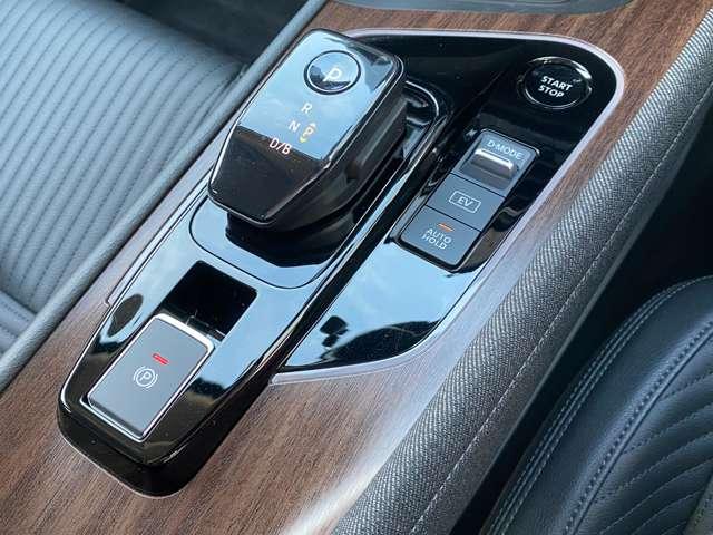 オーラ １．２　Ｇ　レザーエディション　ＮｉｓｓａｎＣｏｎｎｅｃｔナビ＆アラウンドビュ－モニタ　追突防止　レーダークルーズ　本革　車線逸脱警報装置　禁煙車　ＬＥＤ　ドライブレコーダー　記録簿　バックモニター　ＥＴＣ　インテリジェントキー　メモリーナビゲーション　ＡＷ　キーレスエントリー　ＡＢＳ（6枚目）