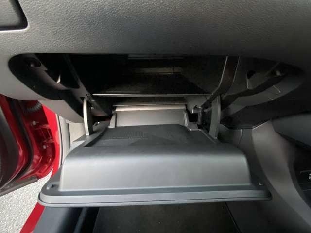 オーラ １．２　Ｇ　レザーエディション　ワンオーナ　追突防止　本革　車線逸脱警報装置　禁煙車　ＬＥＤ　記録簿　バックモニター　ＥＴＣ　メモリーナビゲーション　ＡＷ　キーレスエントリー　オートエアコン　ＡＢＳ　パワーウィンドウ　ＩＳＳ（10枚目）