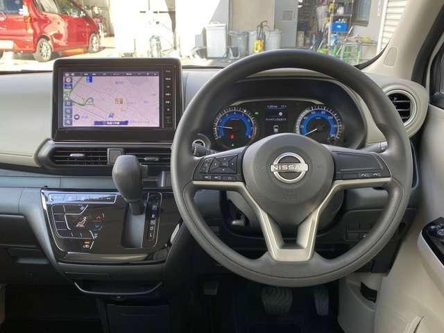 デイズ 660 X 試乗車UP/純正メモリ-ナビ/アラウンドビュ- アラウンドM 踏み間違え防止 禁煙 スマートキー バックカメラ 1オーナー レーンキープ アイドリングストップ ドライブレコーダー キーレス フルオートエアコン ナビTV WAB 記録簿 PS ABS(3枚目)