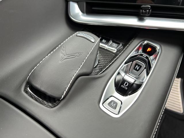 シボレーコルベット コンバーチブル　正規ディーラー車　カーボンインテリア　コンペティションスポーツバケットシート　フロントリフター　８インチタッチスクリーンパネル　純正カーナビ　フロント＆バックカメラ（31枚目）