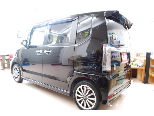 屋内展示場も完備しております！天候の悪い日でも安心してお車を見ることができますのでどうぞご安心ください。