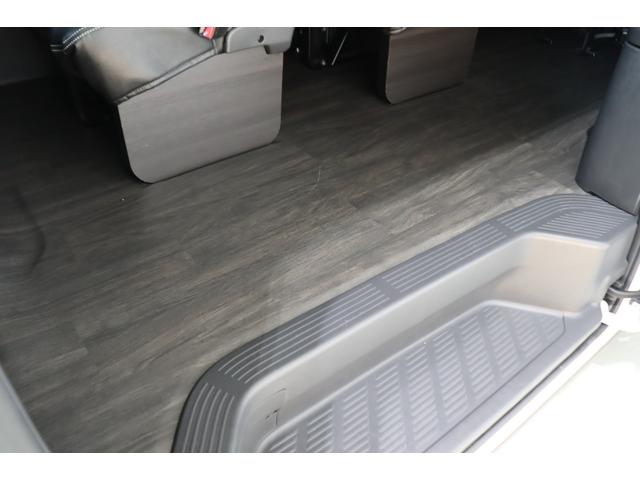 ハイエースワゴン ＧＬ　買取直販　床張り施工済み　ブラックエディション仕様　バンパーガード　ＦＬＥＸオーバーフェンダー　ＬＥＤテール　ＮＴ－１　１６インチＡＷ／ＴＯＹＯオープンカントリータイヤ　フルセグナビ／フリップダウン（53枚目）