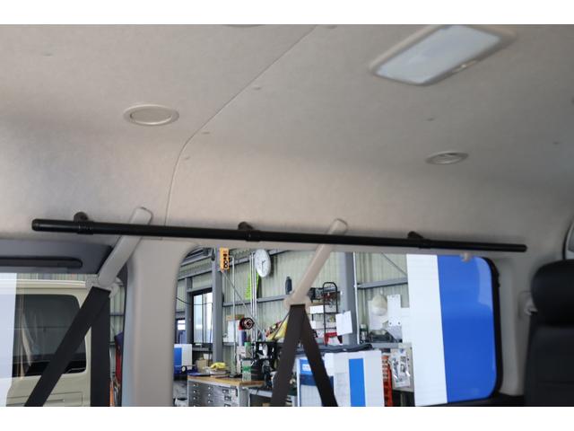 ハイエースワゴン ＧＬ　買取直販　床張り施工済み　ブラックエディション仕様　バンパーガード　ＦＬＥＸオーバーフェンダー　ＬＥＤテール　ＮＴ－１　１６インチＡＷ／ＴＯＹＯオープンカントリータイヤ　フルセグナビ／フリップダウン（54枚目）