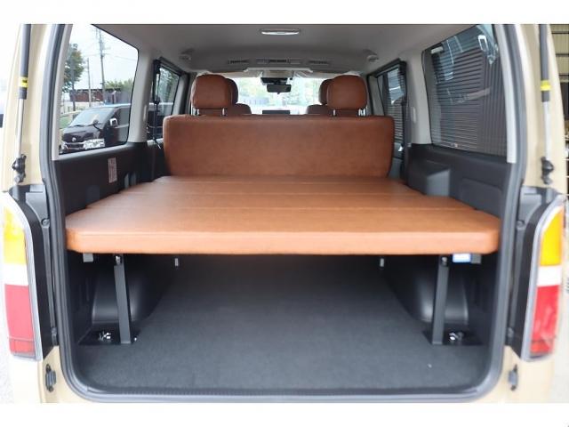 ハイエースバン ロングスーパーGL アースカラーパッケージ ベージュ ガソリン2WD 角目フェイス クラシックテール カリフォルニア16インチAW ナスカータイヤ アルパインナビ 茶木目インパネ ベッドキット シートカバー ETCPVM(2枚目)