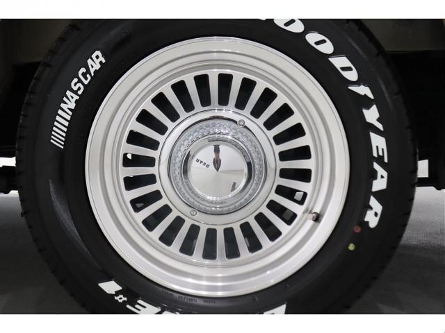 ハイエースバン ロングスーパーGL アースカラーパッケージ ベージュ ガソリン2WD 角目フェイス クラシックテール カリフォルニア16インチAW ナスカータイヤ アルパインナビ 茶木目インパネ ベッドキット シートカバー ETCPVM(8枚目)