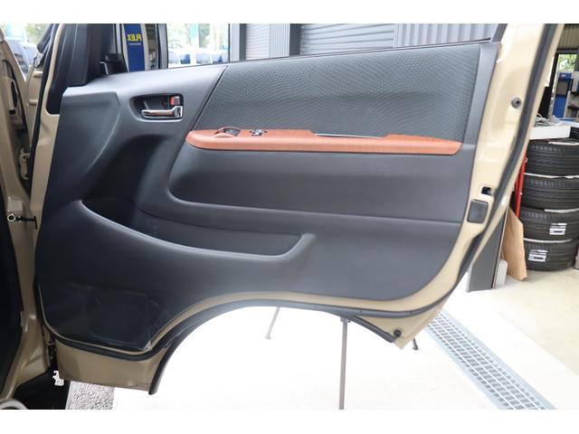 ハイエースバン ロングスーパーGL アースカラーパッケージ ベージュ ガソリン2WD 角目フェイス クラシックテール カリフォルニア16インチAW ナスカータイヤ アルパインナビ 茶木目インパネ ベッドキット シートカバー ETCPVM(30枚目)