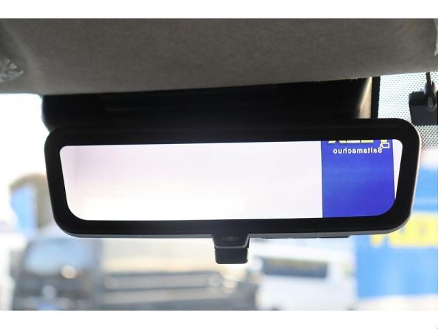 走行時の後方確認に便利なデジタルインナーミラーを搭載！