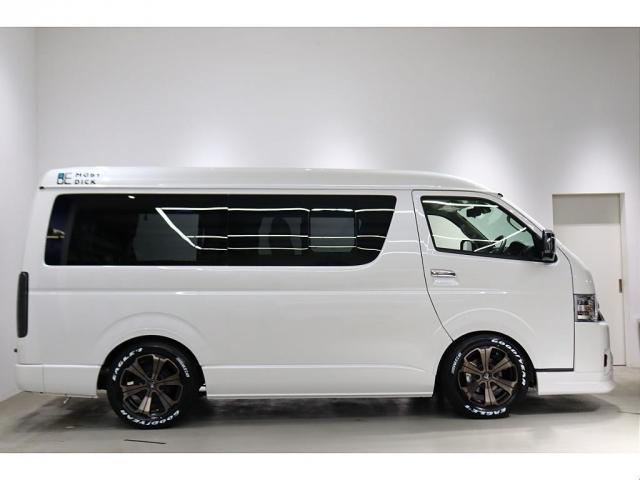 換気に便利な片側小窓付き！