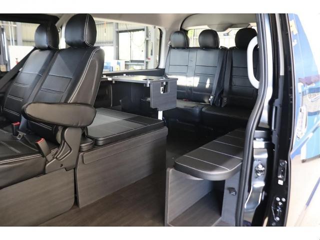 ハイエースワゴン ＧＬ　ロング　内装架装Ｖｅｒ１　フローリング施工　ベットキット　専用テーブル　ＢＩＧＸ１１インチナビ　１０インチフリップダウンモニター　パノラミックビューモニター　デジタルインナーミラー　パワースライドドア（4枚目）