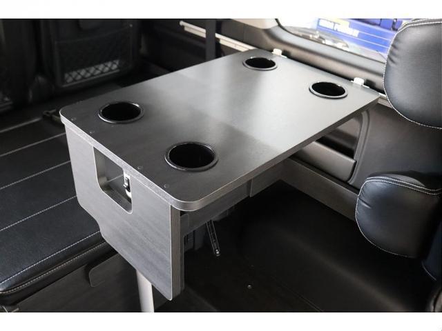 ハイエースワゴン ＧＬ　ロング　内装架装Ｖｅｒ１　フローリング施工　ベットキット　専用テーブル　ＢＩＧＸ１１インチナビ　１０インチフリップダウンモニター　パノラミックビューモニター　デジタルインナーミラー　パワースライドドア（7枚目）