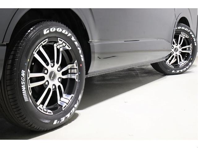 ハイエースワゴン ＧＬ　ロング　内装架装Ｖｅｒ１　フローリング施工　ベットキット　専用テーブル　ＢＩＧＸ１１インチナビ　１０インチフリップダウンモニター　パノラミックビューモニター　デジタルインナーミラー　パワースライドドア（18枚目）