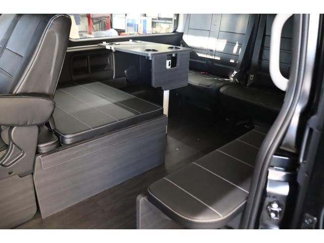 ハイエースワゴン ＧＬ　ロング　内装架装Ｖｅｒ１　フローリング施工　ベットキット　専用テーブル　ＢＩＧＸ１１インチナビ　１０インチフリップダウンモニター　パノラミックビューモニター　デジタルインナーミラー　パワースライドドア（31枚目）