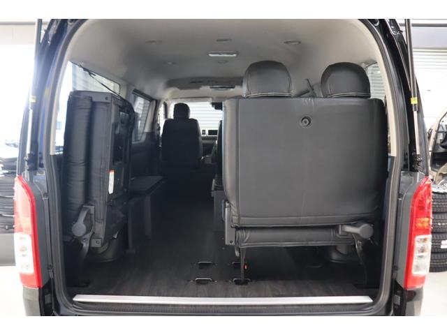 ハイエースワゴン ＧＬ　ロング　内装架装Ｖｅｒ１　フローリング施工　ベットキット　専用テーブル　ＢＩＧＸ１１インチナビ　１０インチフリップダウンモニター　パノラミックビューモニター　デジタルインナーミラー　パワースライドドア（35枚目）