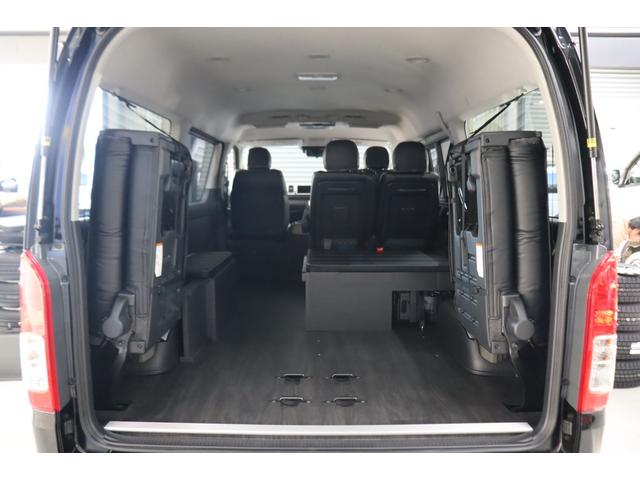 ハイエースワゴン ＧＬ　ロング　内装架装Ｖｅｒ１　フローリング施工　ベットキット　専用テーブル　ＢＩＧＸ１１インチナビ　１０インチフリップダウンモニター　パノラミックビューモニター　デジタルインナーミラー　パワースライドドア（36枚目）