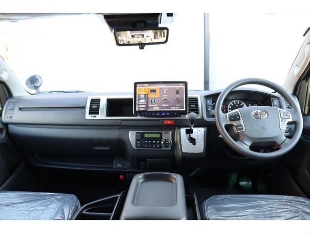 ハイエースワゴン ＧＬ　内装架装Ｖｅｒ１　ガソリン４ＷＤ　Ｔ－ＦＯＲＣＥ　プレステージテール　オープンカントリータイヤ　１６インチＡＷ　ＲｅＣｌａｓｓｉｃグリル　シートカバー　アルパインナビ　１２．８インチモニター　ＨＤＭＩ（2枚目）