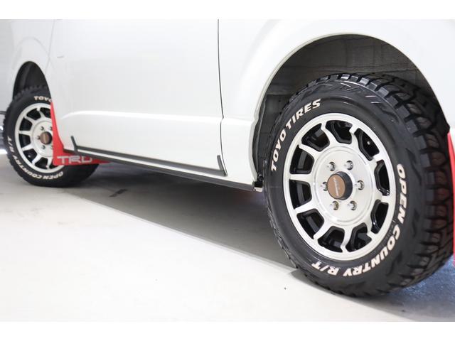 ハイエースバン フロア施工 デジタルインナーミラー パノラミックビューモニター パワースライドドア クリアランスソナー 7インチナビETC 16インチアルミホイル LEDテールランプ ルーフスピーカー ダウンライト(29枚目)