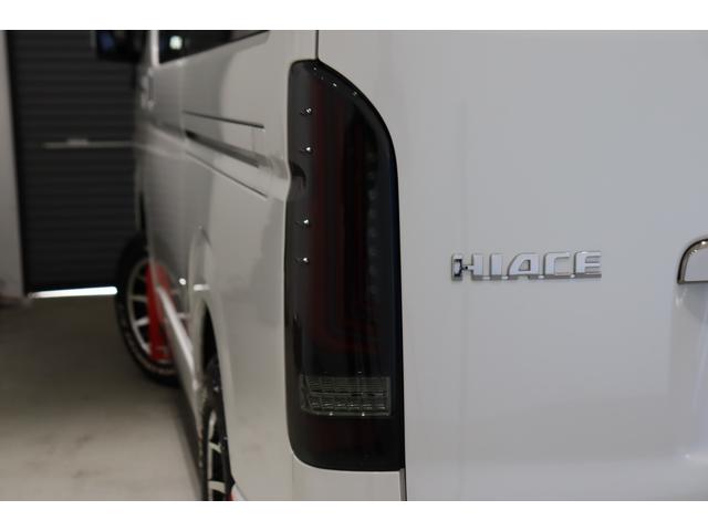 ハイエースバン フロア施工 デジタルインナーミラー パノラミックビューモニター パワースライドドア クリアランスソナー 7インチナビETC 16インチアルミホイル LEDテールランプ ルーフスピーカー ダウンライト(32枚目)