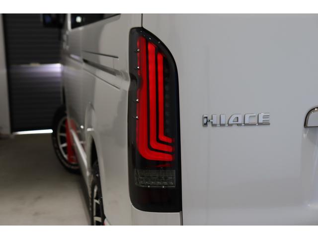 ハイエースバン フロア施工 デジタルインナーミラー パノラミックビューモニター パワースライドドア クリアランスソナー 7インチナビETC 16インチアルミホイル LEDテールランプ ルーフスピーカー ダウンライト(33枚目)