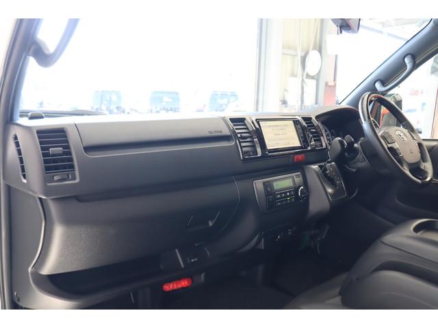 ハイエースバン フロア施工 デジタルインナーミラー パノラミックビューモニター パワースライドドア クリアランスソナー 7インチナビETC 16インチアルミホイル LEDテールランプ ルーフスピーカー ダウンライト(45枚目)