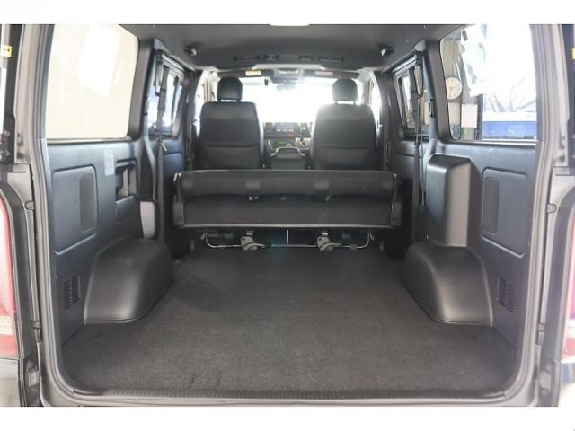 ハイエースバン スーパーＧＬ　ダークプライムＩＩ　ワンオーナー　パノラミックビューモニター　プッシュスタート／スマートキー　７インチフルセグナビ　ＥＴＣ　ステアリングオーディオスイッチ　１６インチアルミ　ＬＥＤテールランプ　ローダウン施工（9枚目）
