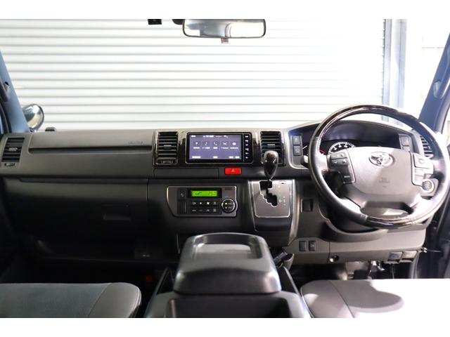 ハイエースバン スーパーＧＬ　ダークプライムＩＩ　ワンオーナー　パノラミックビューモニター　プッシュスタート／スマートキー　７インチフルセグナビ　ＥＴＣ　ステアリングオーディオスイッチ　１６インチアルミ　ＬＥＤテールランプ　ローダウン施工（21枚目）