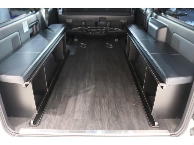ハイエースバン スーパーＧＬ　ダークプライムＩＩ　床張り施工済み　ベッドキット　パノラミックビューモニター／クリアランスソナー　デジタルインナーミラー　パワースライドドア　ＢＩＧＸ１１インチメカレスナビ　ＨＤＭＩ端子　ＥＴＣ　モデリスタエアロ（5枚目）