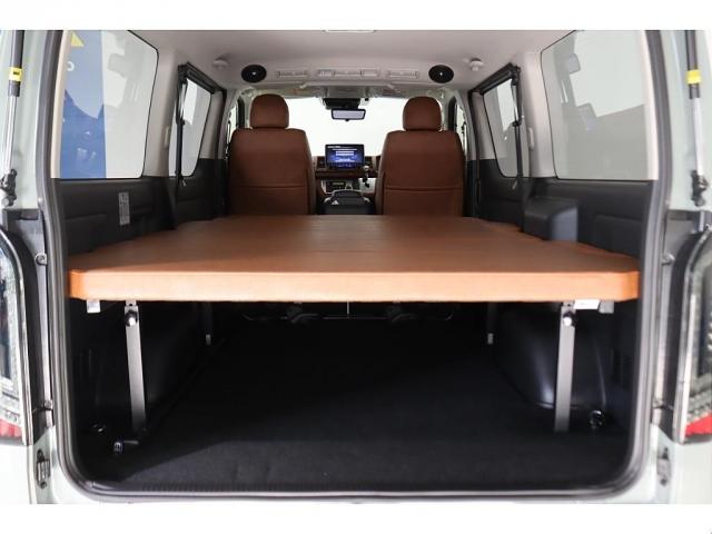 ハイエースバン ロングスーパーＧＬ　アースカラーパッケージ　ディーゼル４ＷＤ　ブラックエディション　ＢＩＧＸ１１インチナビＥＴＣ　ＨＤＭＩ端子　ルーフスピーカー　ブラウンベッドキット　シートカバー　ＬＥＤテールランプ　１６インチアルミ（13枚目）