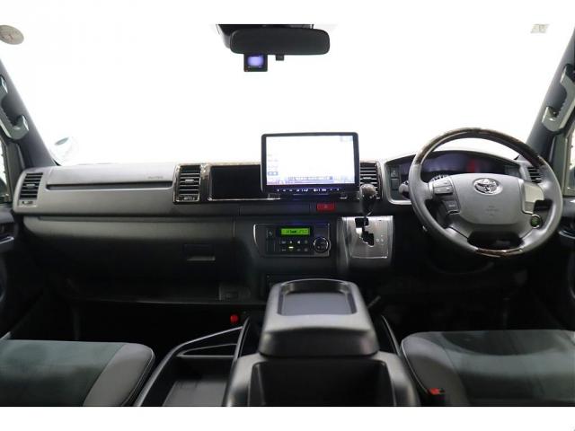 ハイエースバン スーパーＧＬ　ダークプライムＩＩワイド　ロングボディ　ＢＩＧ－Ｘ１１インチ　両側自動ドア　トヨタセーフティー　ＦＬＥＸフロントエアロ／オーバーフェンダー　１．５インチローダウン　ＤＥＬＦ０２　１７インチＡＷ／ナスカータイヤ　アルティメット２ＬＥＤテール（2枚目）