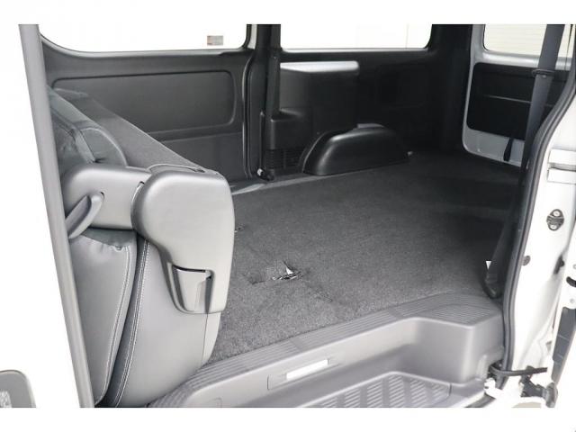ハイエースバン スーパーＧＬ　ダークプライムＩＩワイド　ロングボディ　ＢＩＧ－Ｘ１１インチ　両側自動ドア　トヨタセーフティー　ＦＬＥＸフロントエアロ／オーバーフェンダー　１．５インチローダウン　ＤＥＬＦ０２　１７インチＡＷ／ナスカータイヤ　アルティメット２ＬＥＤテール（14枚目）