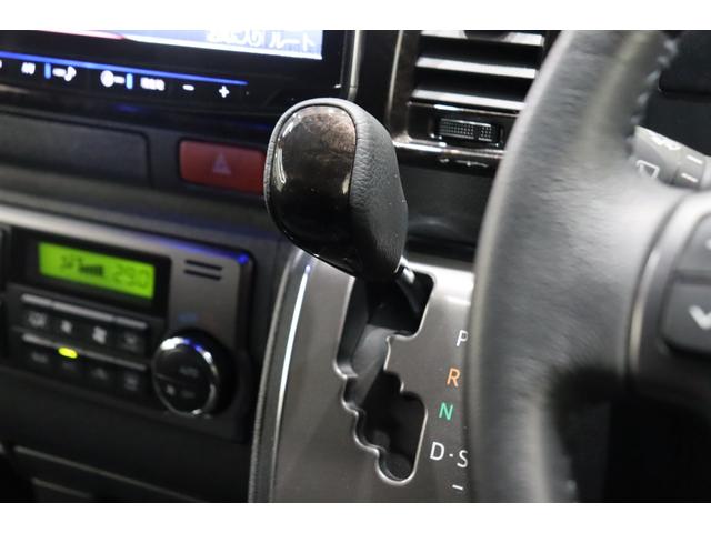 ハイエースバン スーパーＧＬ　ダークプライムＩＩワイド　ロングボディ　ＢＩＧ－Ｘ１１インチ　両側自動ドア　トヨタセーフティー　ＦＬＥＸフロントエアロ／オーバーフェンダー　１．５インチローダウン　ＤＥＬＦ０２　１７インチＡＷ／ナスカータイヤ　アルティメット２ＬＥＤテール（30枚目）