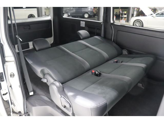 ハイエースバン スーパーＧＬ　ダークプライムＩＩワイド　ロングボディ　ＢＩＧ－Ｘ１１インチ　両側自動ドア　トヨタセーフティー　ＦＬＥＸフロントエアロ／オーバーフェンダー　１．５インチローダウン　ＤＥＬＦ０２　１７インチＡＷ／ナスカータイヤ　アルティメット２ＬＥＤテール（41枚目）