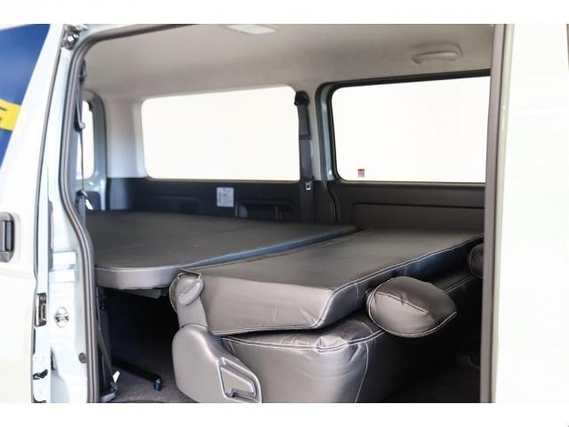 ハイエースバン ロングスーパーＧＬ　アースカラーパッケージ　ブラックエディション　ＢＩＧＸ１１インチナビ　ＥＴＣ２．０　ＨＤＭＩ端子　シートカバー　ベッドキット　パワースライドドア　パノラミックビューモニター　デジタルインナーミラー（12枚目）
