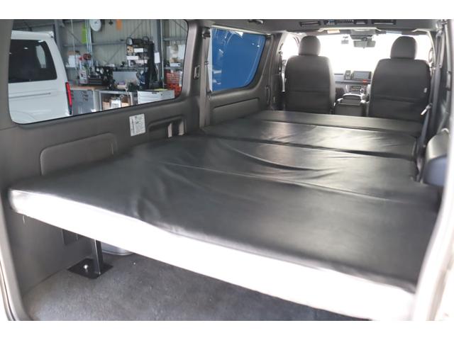 ハイエースバン スーパーＧＬ　ダークプライムＩＩ　オフロードカスタム　リクライニングベット付き　パワースライドドア　デジタルインナーミラー　パノラミックビューモニター　７インチフルセグナビ　ＥＴＣ　１６インチアルミホイール　ＬＥＤテールランプ（42枚目）