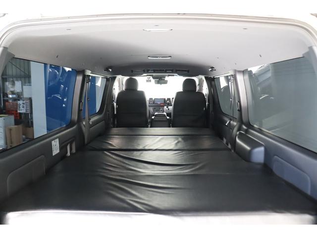 ハイエースバン スーパーＧＬ　ダークプライムＩＩ　オフロードカスタム　リクライニングベット付き　パワースライドドア　デジタルインナーミラー　パノラミックビューモニター　７インチフルセグナビ　ＥＴＣ　１６インチアルミホイール　ＬＥＤテールランプ（43枚目）