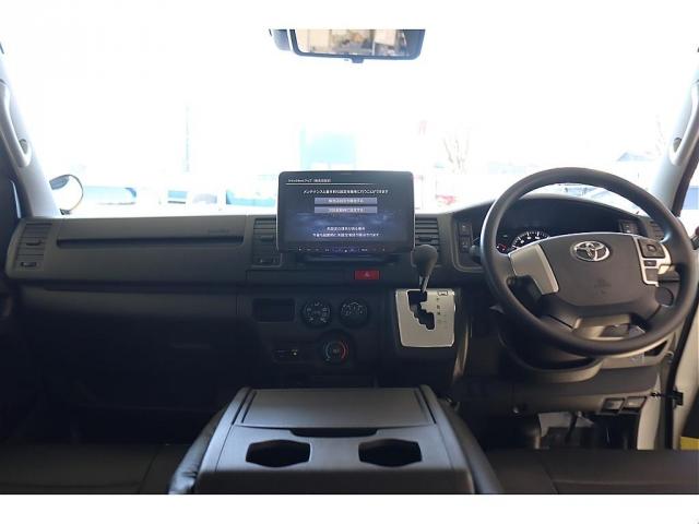 ハイエースバン ロングＤＸ　新車　ＤＸ　ガソリン２ＷＤ　丸目　Ｒｅグリル　Ｔ－ＦＯＲＣＥ　ＮＣ－１／１６インチＡＷ　ダンロップ　オーバーフェンダー　クラシックテール　アルパインナビ　ＨＤＭＩ　ベッド　シートカバー　デジタルミラー（2枚目）