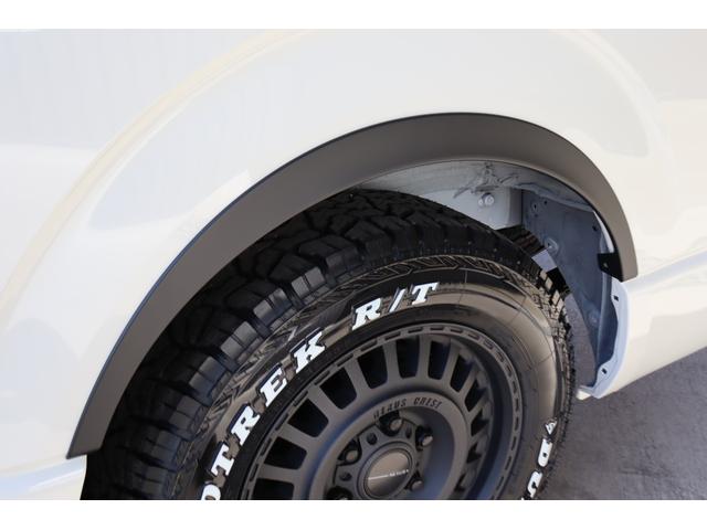 ハイエースバン ロングＤＸ　新車　ＤＸ　ガソリン２ＷＤ　丸目　Ｒｅグリル　Ｔ－ＦＯＲＣＥ　ＮＣ－１／１６インチＡＷ　ダンロップ　オーバーフェンダー　クラシックテール　アルパインナビ　ＨＤＭＩ　ベッド　シートカバー　デジタルミラー（21枚目）