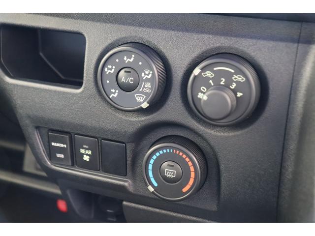 ハイエースバン ロングＤＸ　新車　ＤＸ　ガソリン２ＷＤ　丸目　Ｒｅグリル　Ｔ－ＦＯＲＣＥ　ＮＣ－１／１６インチＡＷ　ダンロップ　オーバーフェンダー　クラシックテール　アルパインナビ　ＨＤＭＩ　ベッド　シートカバー　デジタルミラー（30枚目）