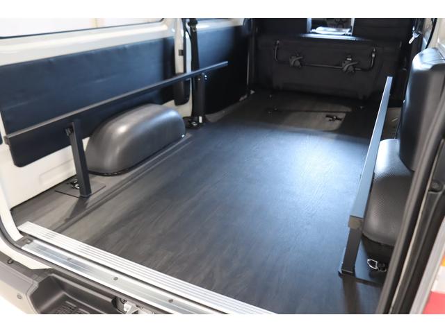 ハイエースバン ロングＤＸ　新車　ＤＸ　ガソリン２ＷＤ　丸目　Ｒｅグリル　Ｔ－ＦＯＲＣＥ　ＮＣ－１／１６インチＡＷ　ダンロップ　オーバーフェンダー　クラシックテール　アルパインナビ　ＨＤＭＩ　ベッド　シートカバー　デジタルミラー（80枚目）