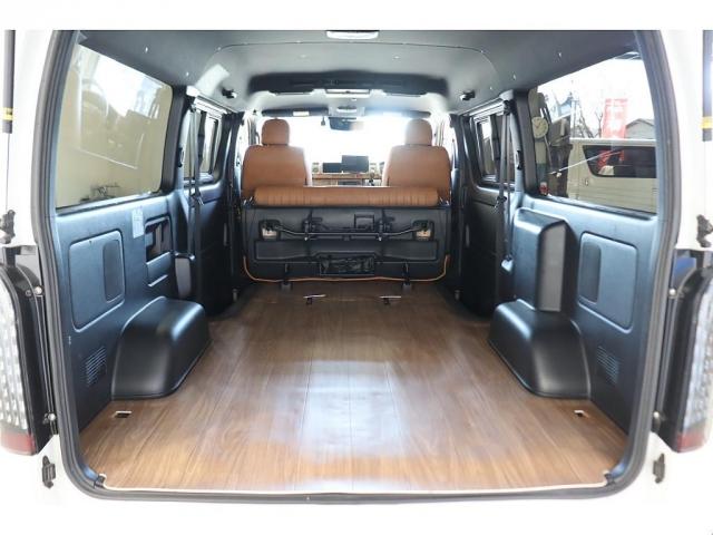 ハイエースバン スーパーＧＬ　ダークプライムＩＩ　ブラックエディション仕様　ブラウン内装　１０インチフルセグナビ　ＥＴＣ　１０インチフリップダウンモニター　パノラミックビューモニター　社外デジタルミラー　インテリジェントクリアランスソナー（9枚目）
