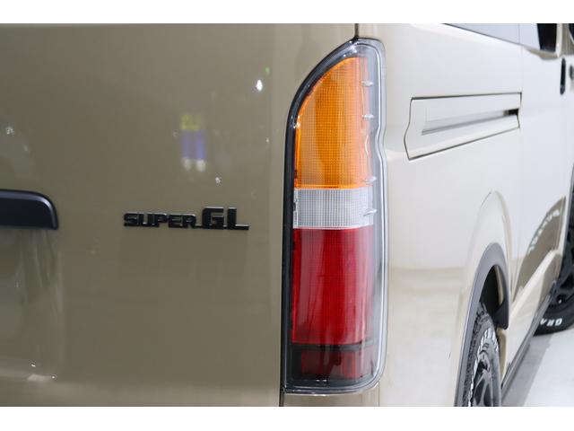 ハイエースバン ロングスーパーＧＬ　ガソリン２ＷＤ　アースカラー　ベージュ　ブラックエディション　バンパー同色　ＮＴ－１　１６インチＡＷ　クラシックＬＥＤテール　オーバーフェンダー　シートカバー　ベッド　パノラミックビューモニター（60枚目）