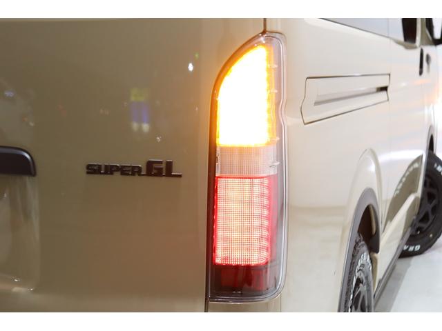 ハイエースバン ロングスーパーＧＬ　ガソリン２ＷＤ　アースカラー　ベージュ　ブラックエディション　バンパー同色　ＮＴ－１　１６インチＡＷ　クラシックＬＥＤテール　オーバーフェンダー　シートカバー　ベッド　パノラミックビューモニター（62枚目）