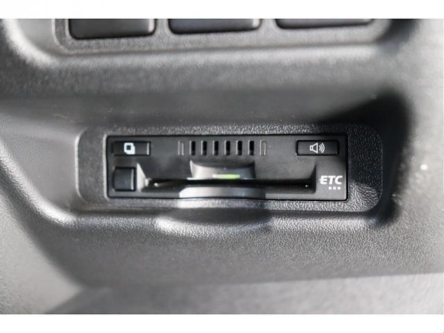 ハイエースバン ロングワイドスーパーＧＬ　ワイドバン　ガソリン２ＷＤ　角目四灯　ＬＥＤ仕様　Ｆバンパーメッキラッピング　ＢＪメキシカン１６インチＡＷ　ナスカータイヤ　クラシックテール　ベッド　クラシックシートカバー　７インチナビ　ＥＴＣ（10枚目）