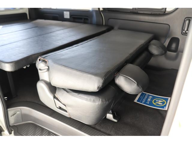 ハイエースバン ロングワイドスーパーＧＬ　ワイドバン　ガソリン２ＷＤ　角目四灯　ＬＥＤ仕様　Ｆバンパーメッキラッピング　ＢＪメキシカン１６インチＡＷ　ナスカータイヤ　クラシックテール　ベッド　クラシックシートカバー　７インチナビ　ＥＴＣ（33枚目）